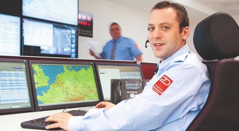 Opening of alarm receiving station in Gardelegen Security guard sits in alarm receiving station