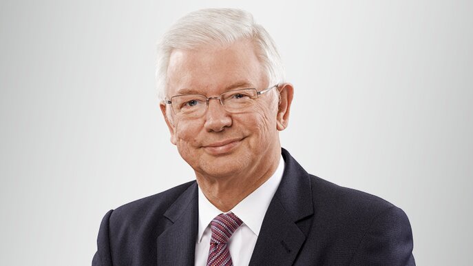 Roland Koch, Member of the Board of Trustees of the Dussmann Group Roland Koch, Member of the Board of Trustees of the Dussmann Group