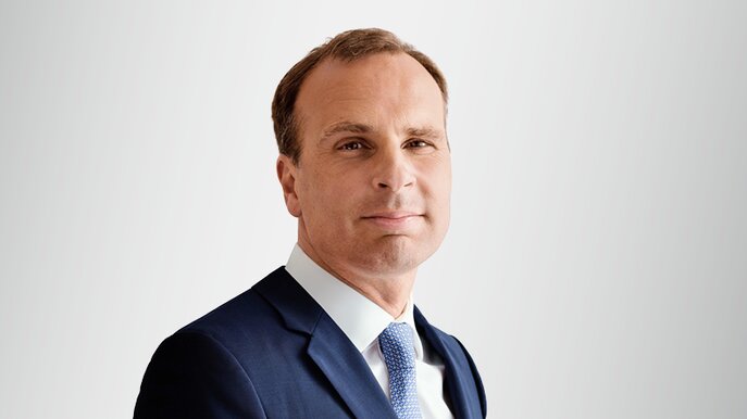 Chairman of the Executive Board of the Dussmann Group Portrait of Wolf-Dieter Adlhoch